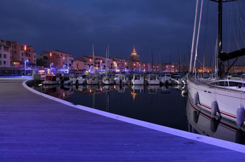 Studio Cabine Vue Port Avec Parking Prive, Piscine, Parc, Boulodrome 아그 외부 사진